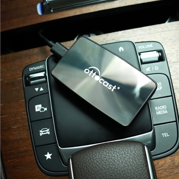 Ottocast Ottocast U2-X Pro Wireless Android Auto/CarPlay 2 in 1 Adapter - Picture 2 of 9